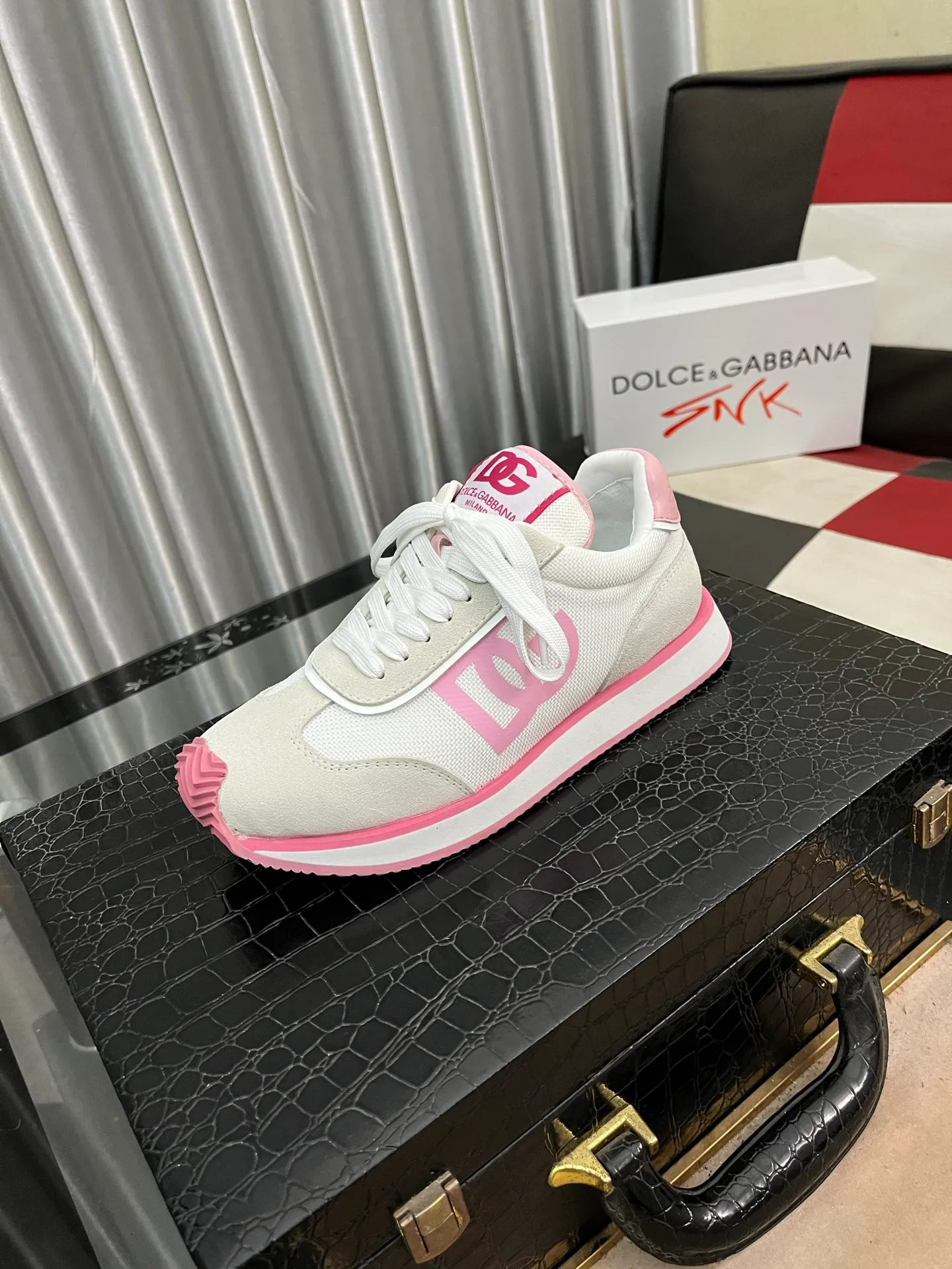Men's shoes💰458⌚️⌚️New Dolce & Gabbana/top original DG heavy industry series, new casual fashion shoes👟Simple and elegant style, fashionable and exclusive👑Fashionable and generous. Upper: Original first-layer calfskin, comfortable sheepskin lining. Original special electroplated combination outsole, exquisite and luxurious, super A level! Compared with the genuine product at the counter, the version is no worse at all💕Size: 35-46